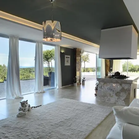 Mit Privatem Infinity-pool, Klima, Wlan Und Atemberaubenden Ausblick