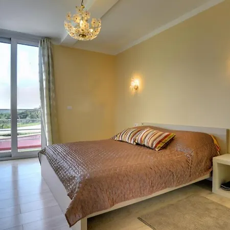 Mit Privatem Infinity-pool, Klima, Wlan Und Atemberaubenden Ausblick 別荘