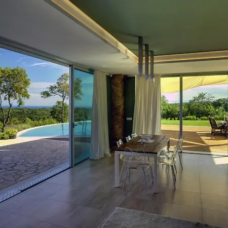 Mit Privatem Infinity-pool, Klima, Wlan Und Atemberaubenden Ausblick