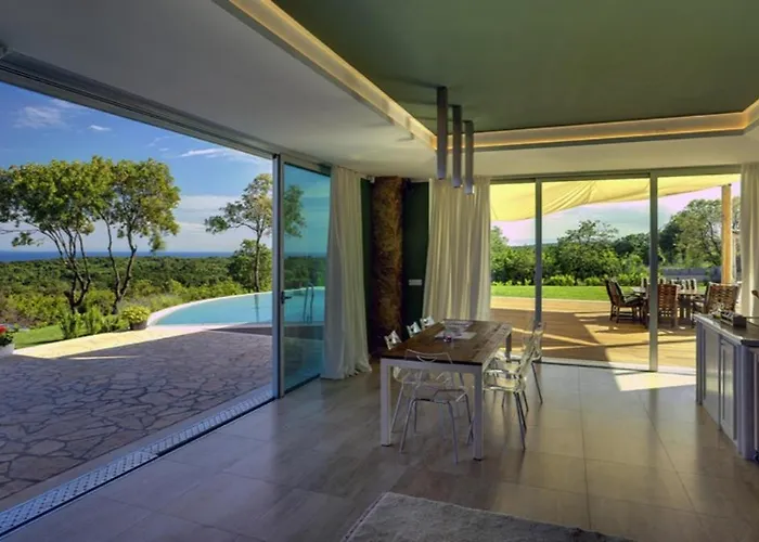 Mit Privatem Infinity-pool, Klima, Wlan Und Atemberaubenden Ausblick